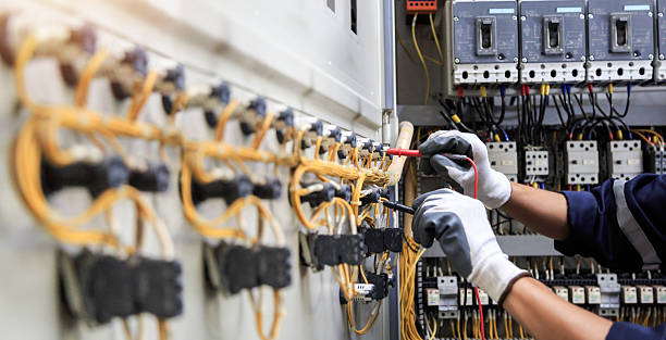 Professional Electrician technician working in Hampton, GA
